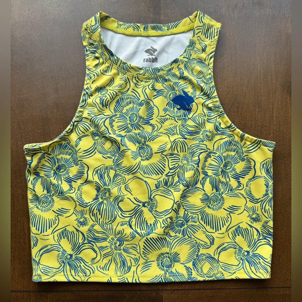 Rabbit running crop top with high neck.